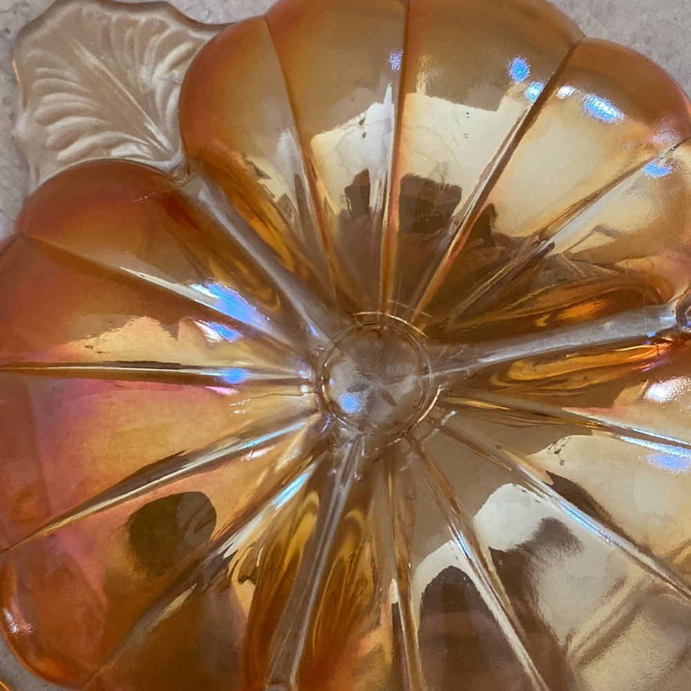 Vintage Jeanette Clover leaf nut/candy dish marigold and peach lustre - Picture 10 of 10